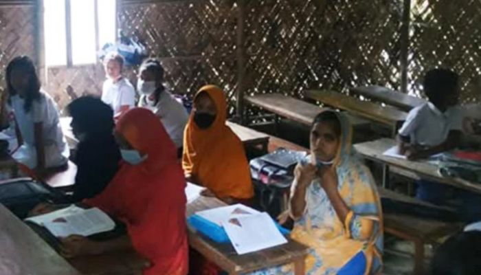 অর্ধসমাপ্ত ভবন, ঝুপড়ি ঘরে চলছে পাঠদান