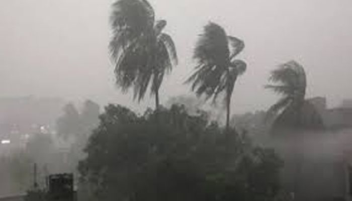 ঢাকাসহ ১৪ জেলায় ৬০ কিমি বেগে ঝড়ের আভাস