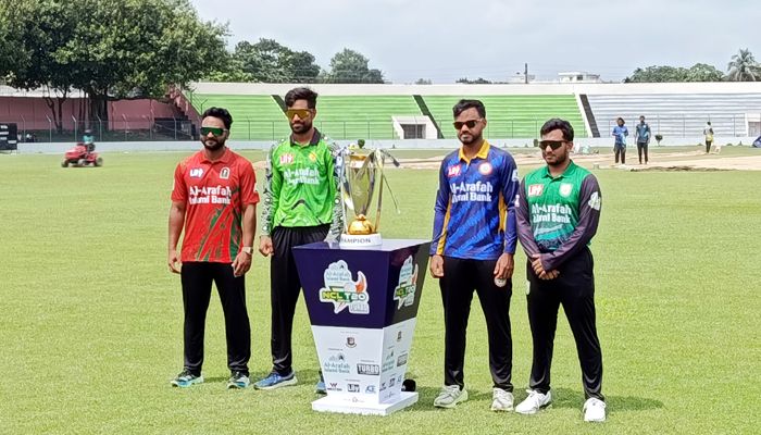 চার অধিনায়ককে নিয়ে এনসিএলের টি-২০ ট্রফি উন্মোচন