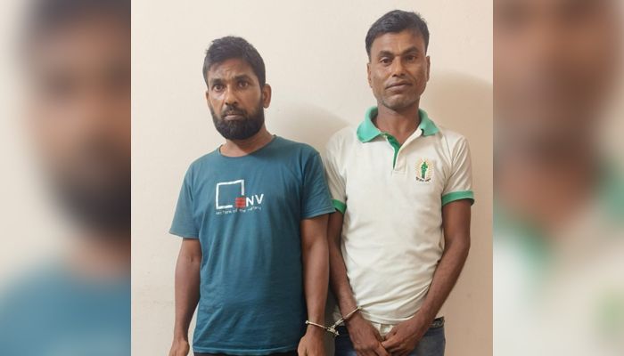 জয়পুরহাটে দুই ভুয়া ডিবি সদস্য আটক