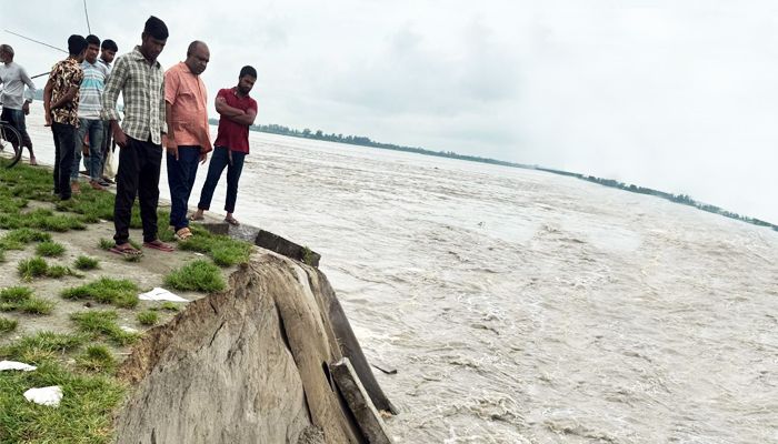 তিস্তা সেতু রক্ষা বাঁধের ৬০ মিটার নদীগর্ভে
