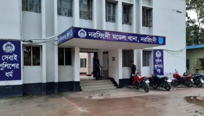 নরসিংদীর আলোকবালীতে ফের সন্ত্রাসী হামলা! গুলিবিদ্ধ হয়ে একজন নিহত, আহত অন্তত ১০
