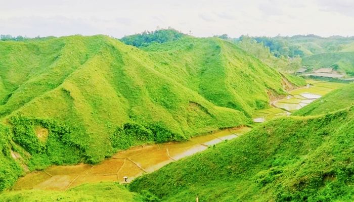 সম্ভাবনার ধুইল্যাজুড়ি পাহাড় 