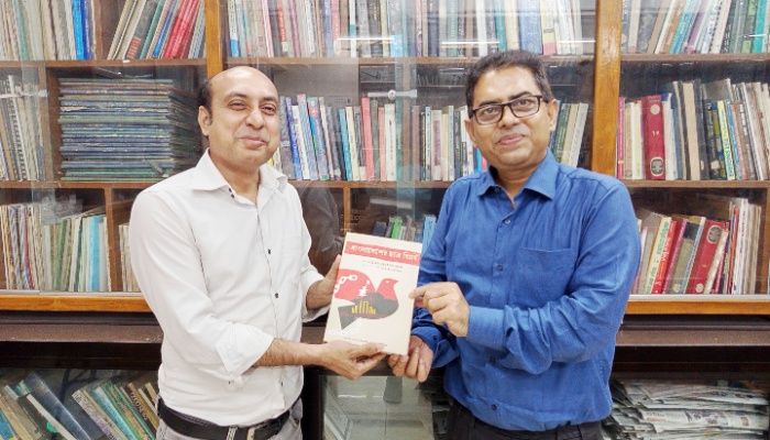 বাংলাদেশের ছাত্র বিপ্লব: নো ভ্যাট অন এডুকেশন থেকে বৈষম্যবিরোধী ছাত্র আন্দোলন বই প্রকাশ