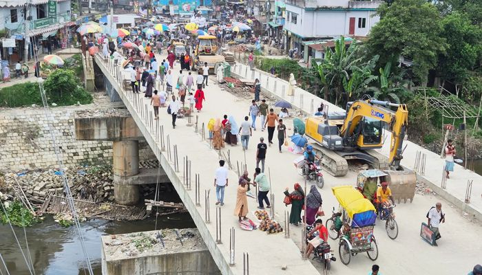 দুই দফা সময় বাড়লেও শেষ হয়নি নির্মাণ কাজ