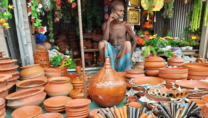 মৃৎশিল্পীরা দুঃসময়ের মুখোমুখি 