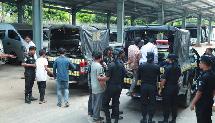 অর্ধকোটি টাকার বৈদ্যুতিক সরঞ্জামসহ ৯ ডাকাত গ্রেপ্তার 