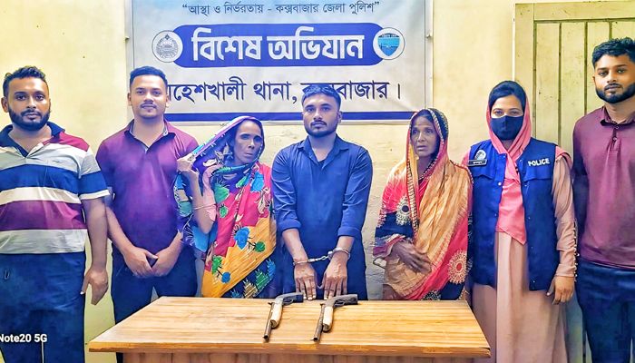 নৌপথে কক্সবাজারে অস্ত্র পাচারের চেষ্টা, গ্রেপ্তার ৩