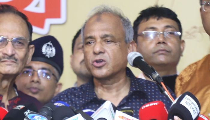 অসুরের মুখে দাড়ি লাগানোর ঘটনায় ফ্যাসিস্ট দোসরদের মদদ রয়েছে: স্বরাষ্ট্র উপদেষ্টা