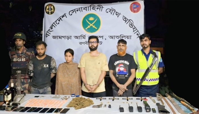 আশুলিয়ায় যৌথ অভিযানে বিদেশি পিস্তল ও মাদকসহ গ্রেপ্তার ৭