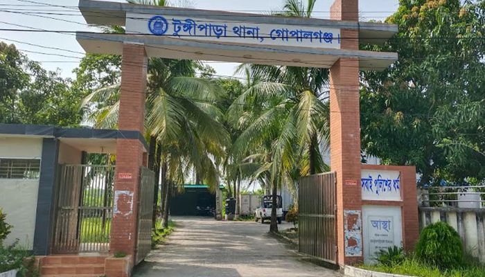 মেয়েকে পানিতে ফেলে হত্যার পর মায়ের আত্মহত্যা চেষ্টা