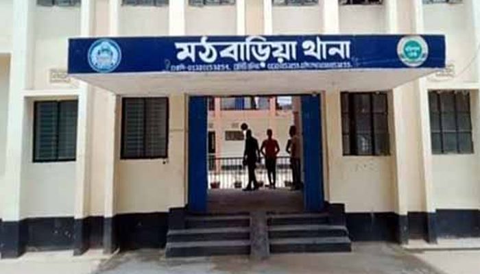 মাদকাসক্ত যুবকের দায়ের কোপে আহত ১