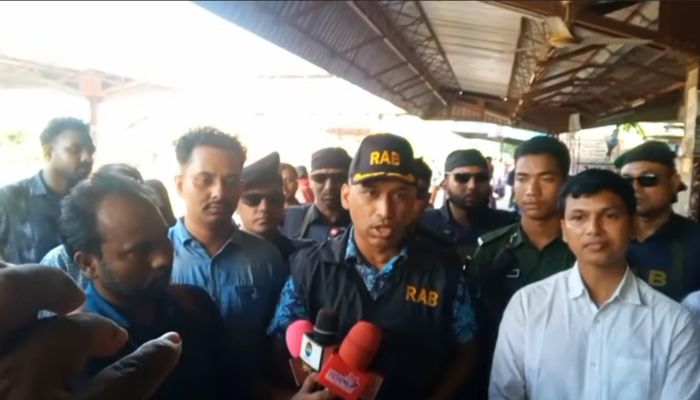 টিকিট কালোবাজারি রোধে র‌্যাবের অভিযান, ৭ যাত্রীকে জরিমানা