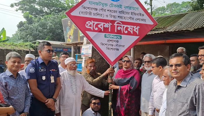 যানজট নিরসন ও ফুটপাথ দখলমুক্ত করতে মাঠে ডিসি