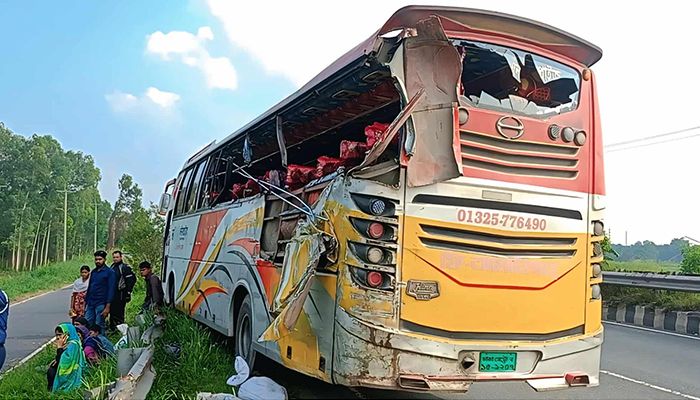 টাঙ্গাইলে বাস-ট্রাক সংঘর্ষে নারীসহ নিহত ৩