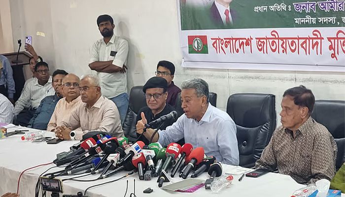 নির্বাচনের আগে সরে যেতে হবে বিতর্কিত উপদেষ্টাদের: আমীর খসরু 