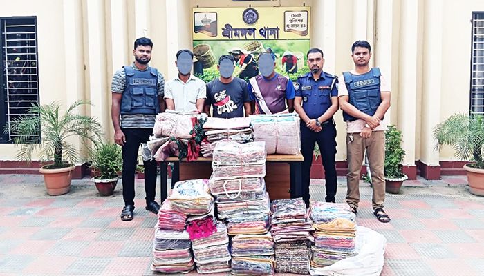 শ্রীমঙ্গলে বিপুল পরিমাণ ভারতীয় শাড়িসহ গ্রেপ্তার ৩
