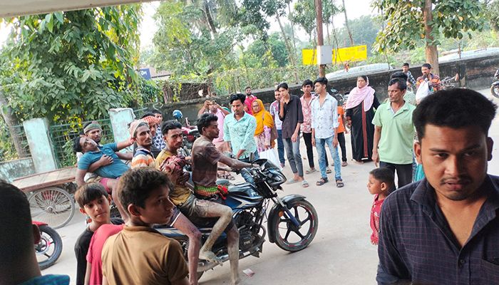 পদ্মার চরে খড় কাটাকে কেন্দ্র করে গোলাগুলিতে নিহত ২