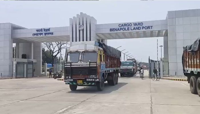 ছুটি শেষে বেনাপোল বন্দরে আমদানি-রপ্তানি শুরু