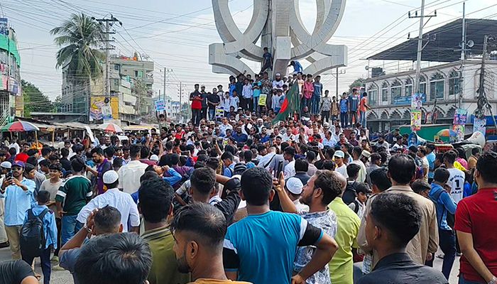 ভৈরব’কে জেলা দাবিতে ঢাকা-সিলেট সড়ক ২ ঘণ্টা অবরোধ