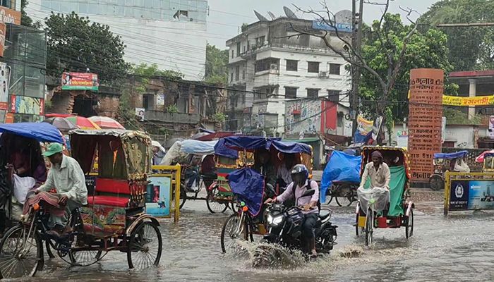 টানা ভারী বর্ষণে ডুবেছে বগুড়া শহর