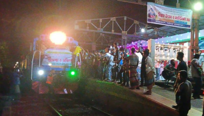 দর্শনা হল্ট স্টেশনে স্টপেজ পেল সুন্দরবন এক্সপ্রেস