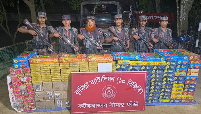 কুমিল্লায় বিজিবির অভিযানে ৪০ লাখ টাকার বাজি ও গাঁজা উদ্ধার