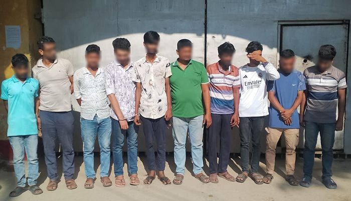 কুমিল্লা মেডিকেলে র‍্যাবের অভিযানে ১০ দালাল গ্রেপ্তার