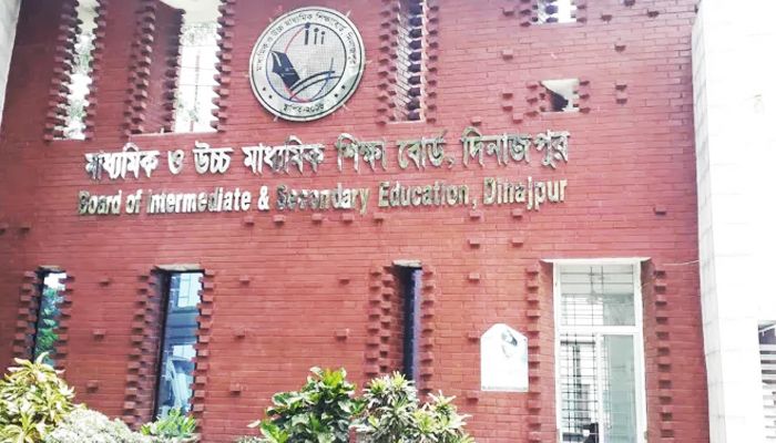 দিনাজপুর শিক্ষা বোর্ডে এবার পাশের হারে ধস 