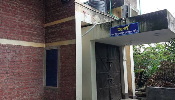 মোটরসাইকেলের সঙ্গে গরুর ধাক্কায় প্রাণ গেল চালকের