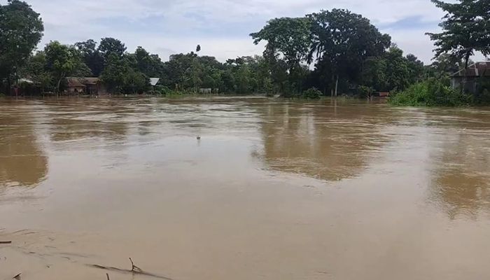 মুহুরী নদীর পানি কমলেও কাটেনি আতঙ্ক