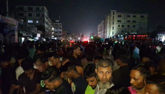 সড়ক দুর্ঘটনার জেরে ঢাকা-ময়মনসিংহ মহাসড়ক অবরোধ, যান চলাচল বন্ধ