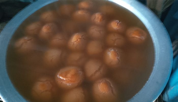 ৩৩ বছর ধরে সুনাম ছড়াচ্ছে চুনিলালের রাজভোগ