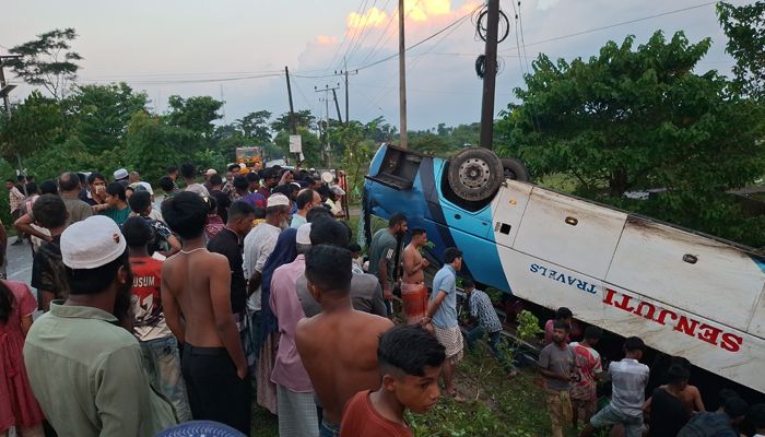 টাঙ্গুয়ার হাওরে ঘুরতে গিয়ে সড়ক দুর্ঘটনায় মা-মেয়ের মৃত্যু