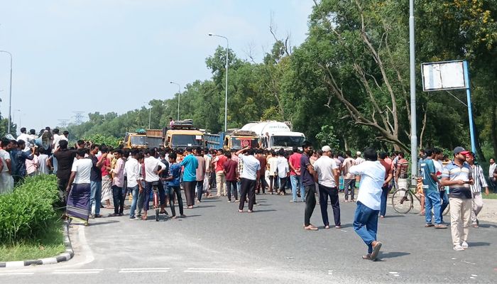 টাঙ্গাইলকে ময়মনসিংহ বিভাগে প্রস্তাবনার প্রতিবাদে সড়ক অবরোধ