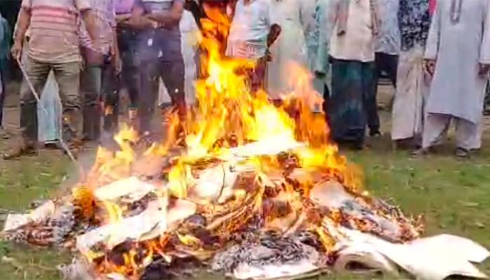 দাবিহীন ১ হাজার দলিল পুড়িয়ে ধ্বংস