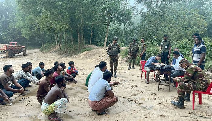 হবিগঞ্জে অবৈধভাবে সিলিকা বালু উত্তোলন, আটক ১৪
