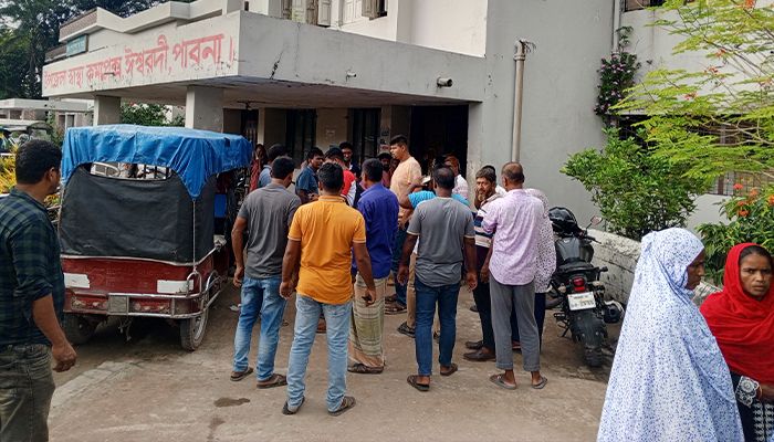 খাজনা আদায় নিয়ে দুপক্ষের সংঘর্ষ, ২ যুবক গুলিবিদ্ধ