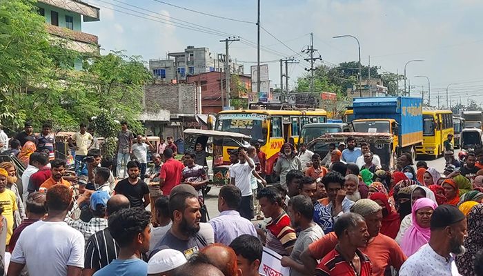 প্রিপেইড মিটার বসানোর বিরুদ্ধে মহাসড়ক অবরোধ 