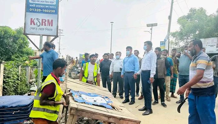 কুয়াকাটা জিরো পয়েন্টে ভ্রাম্যমান আদালতের উচ্ছেদ অভিযান