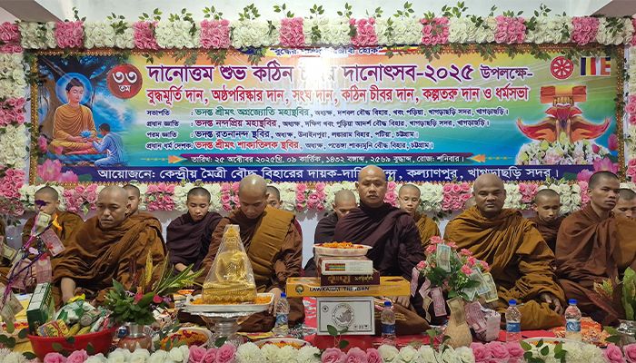 বৌদ্ধ বিহারে ৩৩তম দানোত্তম কঠিন চীবর দানোৎসব উদযাপন