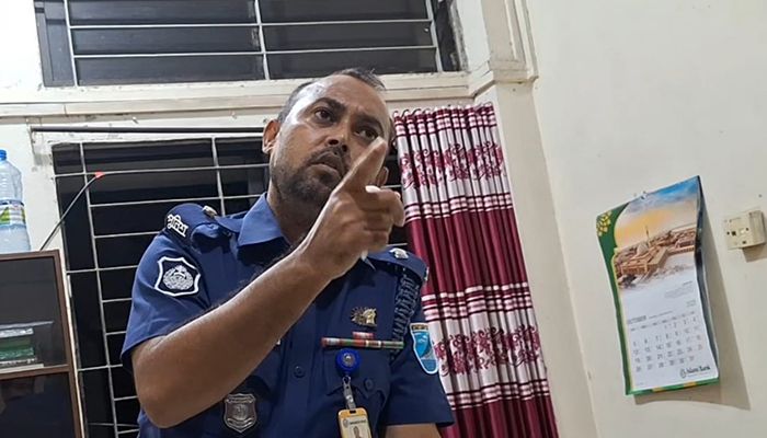 পুলিশ কর্মকর্তার ভাষ্য আমি এখন অন্য চাকুরির চিন্তা করছি
