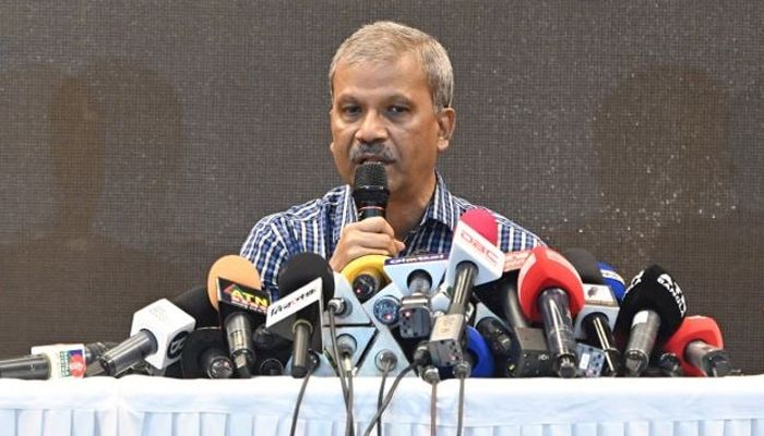 গণভোট নিয়ে সিদ্ধান্ত নেবেন প্রধান উপদেষ্টা: আসিফ নজরুল