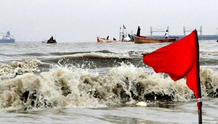 পায়রা বন্দরে ৩ নম্বর সতর্ক সংকেত জারি