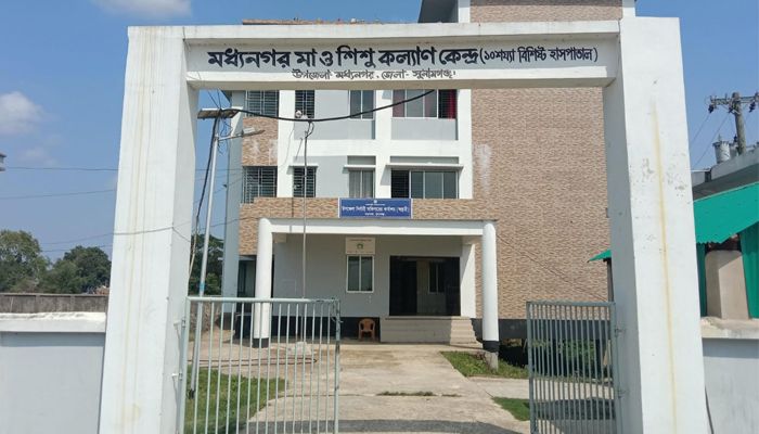 স্বাস্থ্যকেন্দ্র আছে, নেই সেবা