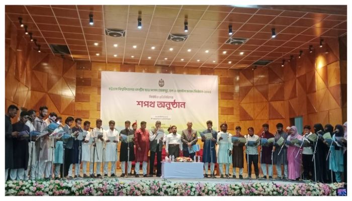 চাকসুর নির্বাচিত প্রতিনিধিদের শপথ গ্রহণ