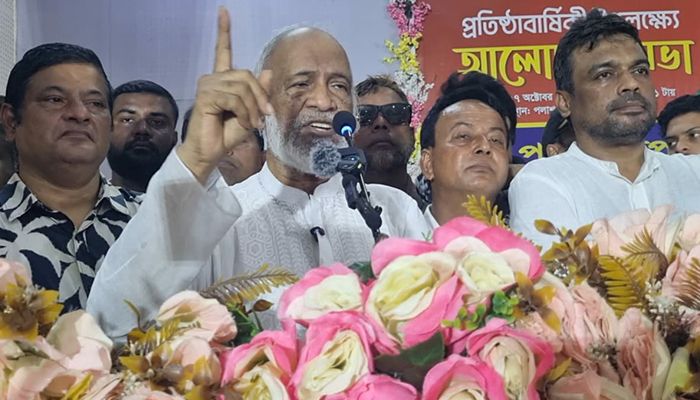 আ.লীগ নিজেরাই নিশ্চিহ্ন হওয়ার পথে : মঈন খান
