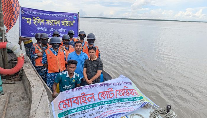 নিষেধাজ্ঞা অমান্যের প্রস্তুতি, হাতিয়ায় তিন ট্রলারসহ ১০ টন বরফ জব্দ