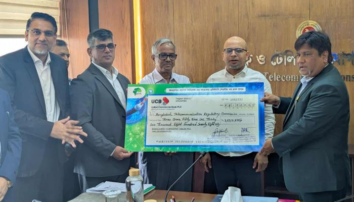 বিএসসিপিএলসি’র রেভিনিউ শেয়ারিং ও এসএসএফ তহবিলের পৃথক চেক হস্তান্তর
