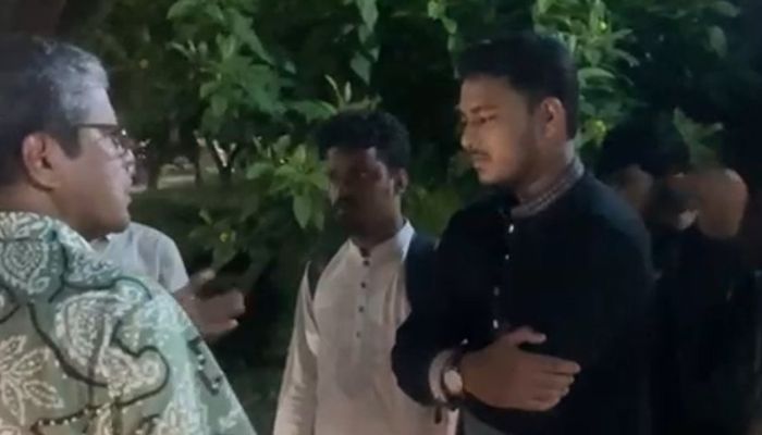 শিবির সমর্থিত প্যানেলের খাবার বিতরণে ইসির বাধা